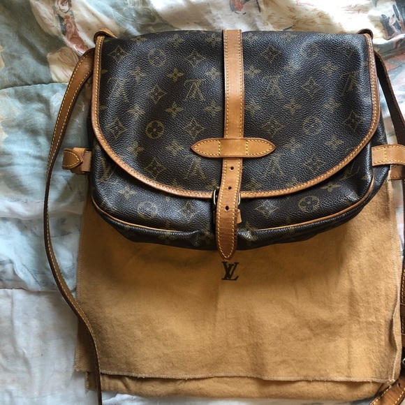 LV Saumur crossbody - Picture 2 of 12